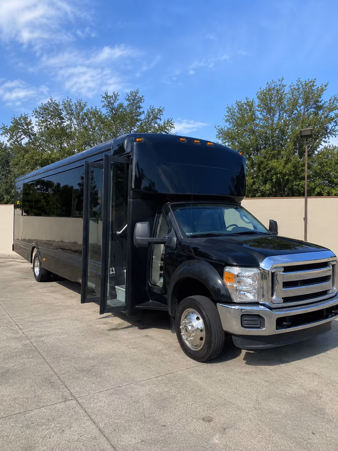 malden 20 passenger party bus