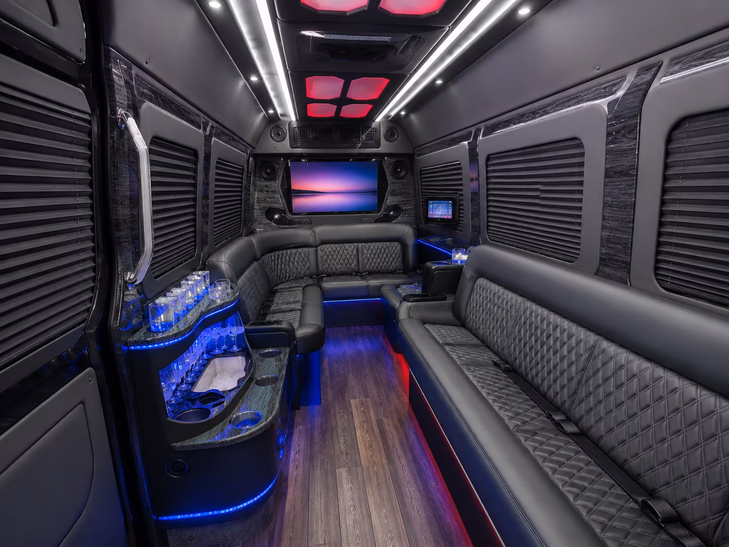 malden 25 passenger party bus